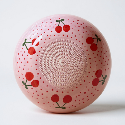 Plato rallador de cerámica pintado a mano – Cerezas retro 🍒✨