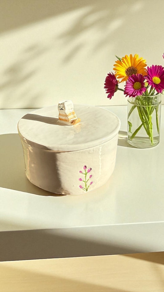 Caja con tapa – diseño artesanal con gatito