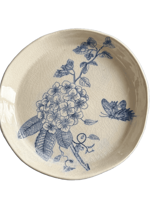 Plato decorativo de cerámica con ilustración floral en azul