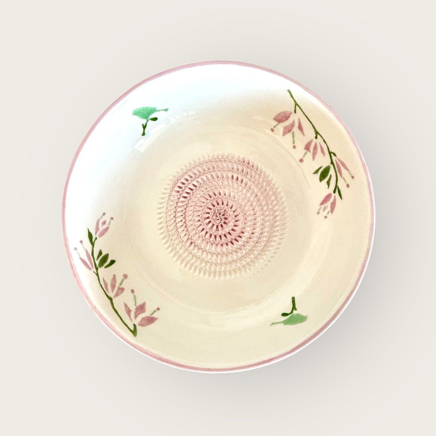 Plato rallador de cerámica pintado a mano - Fucsias